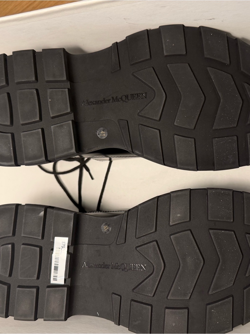 Alexander McQueen Black Men Leather Derby Shoes - Picture 4 of 8